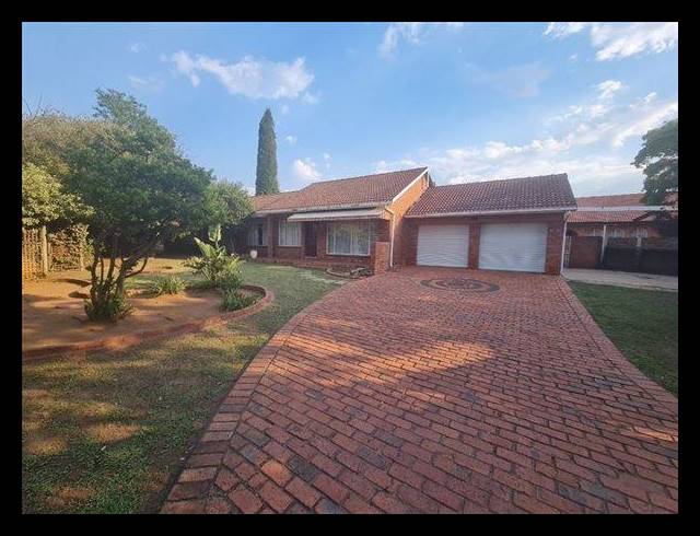 4 BEDROOM HOUSE FOR SALE IN BIRCHLEIGH NORTH